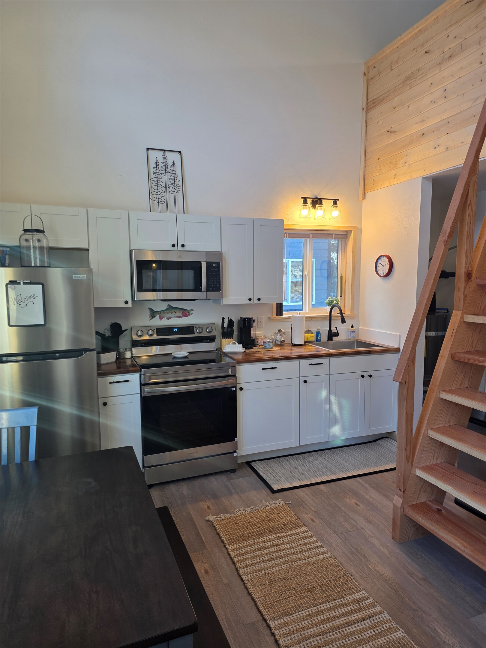 Kitchen and dining area.