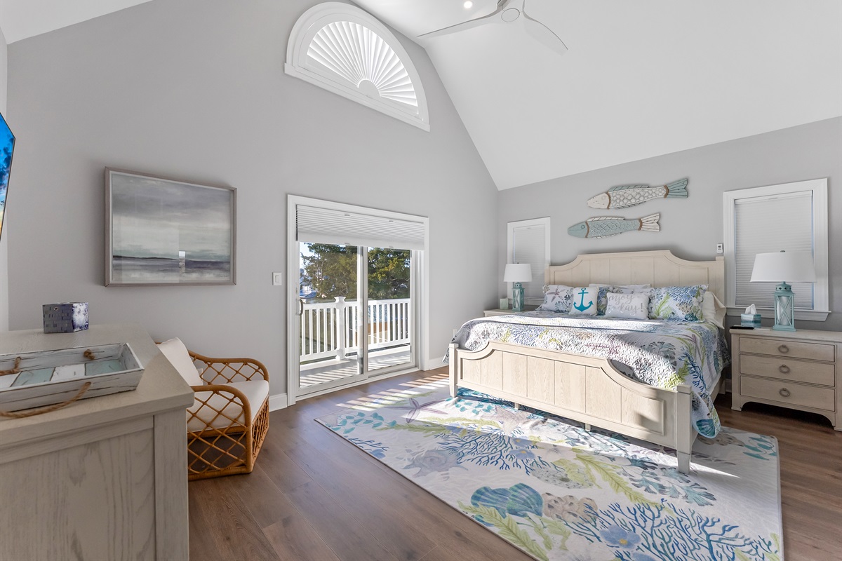 Large Bedroom With Vaulted Ceiling and Private Outdoor Deck