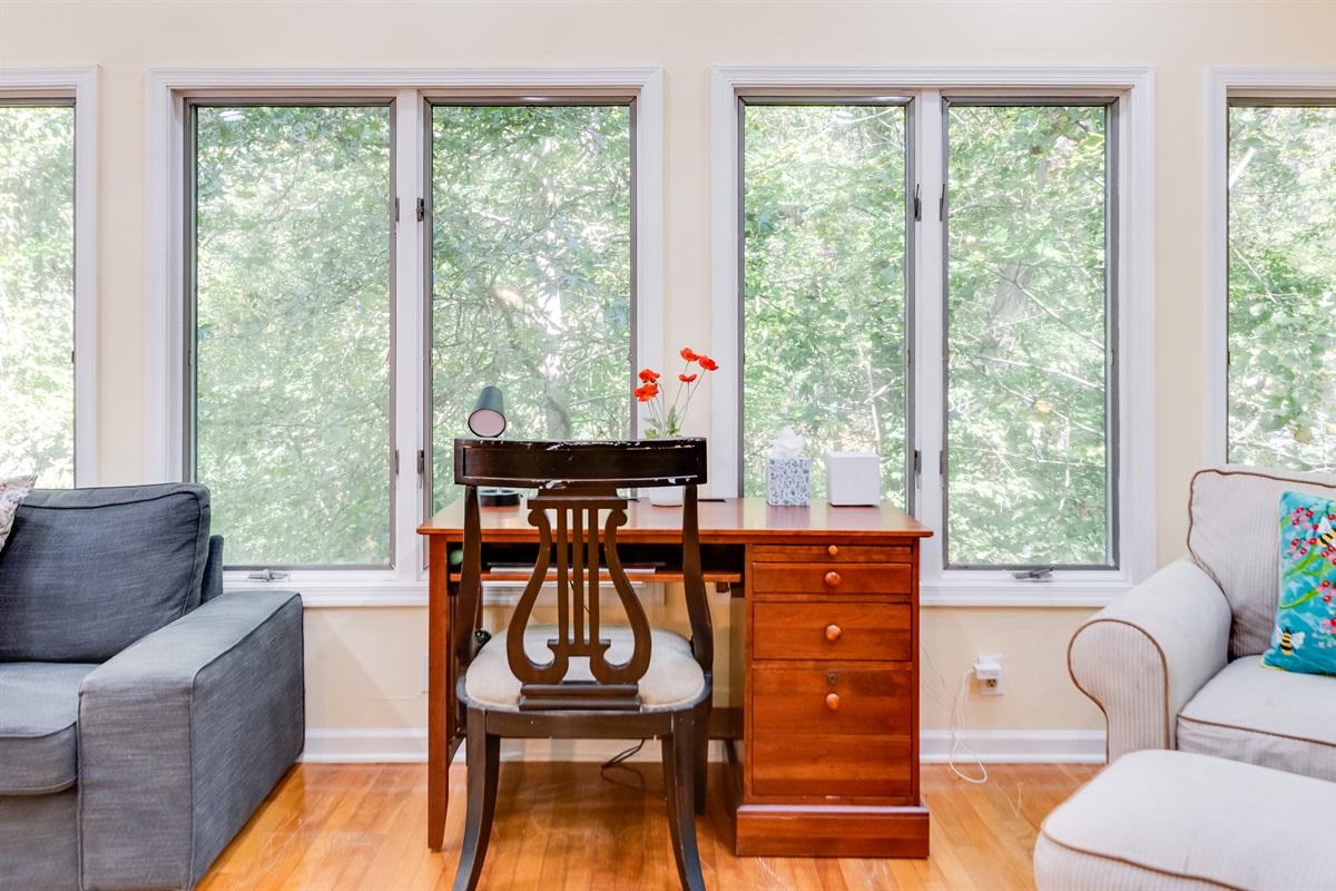 Sunlit Workspace: Enjoy verdant views and a charming desk for productivity or relaxation!