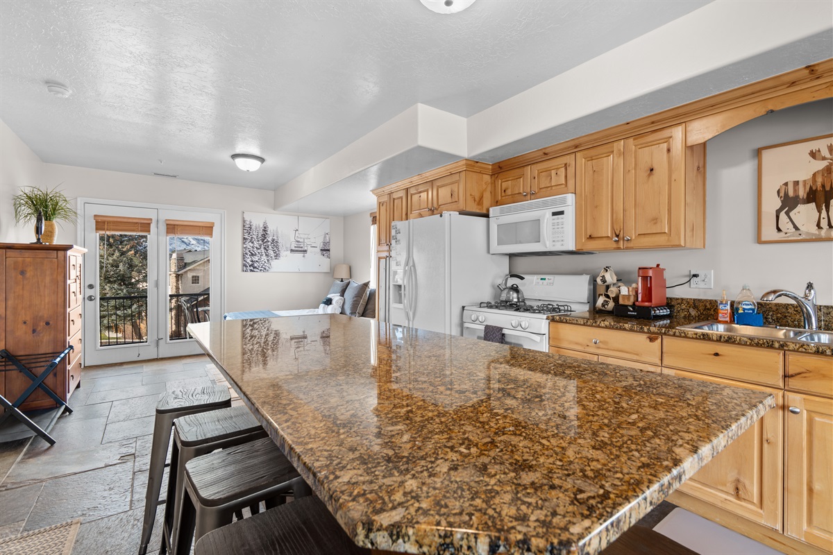 Large island perfect for casual meals, cocktails, and shared moments.