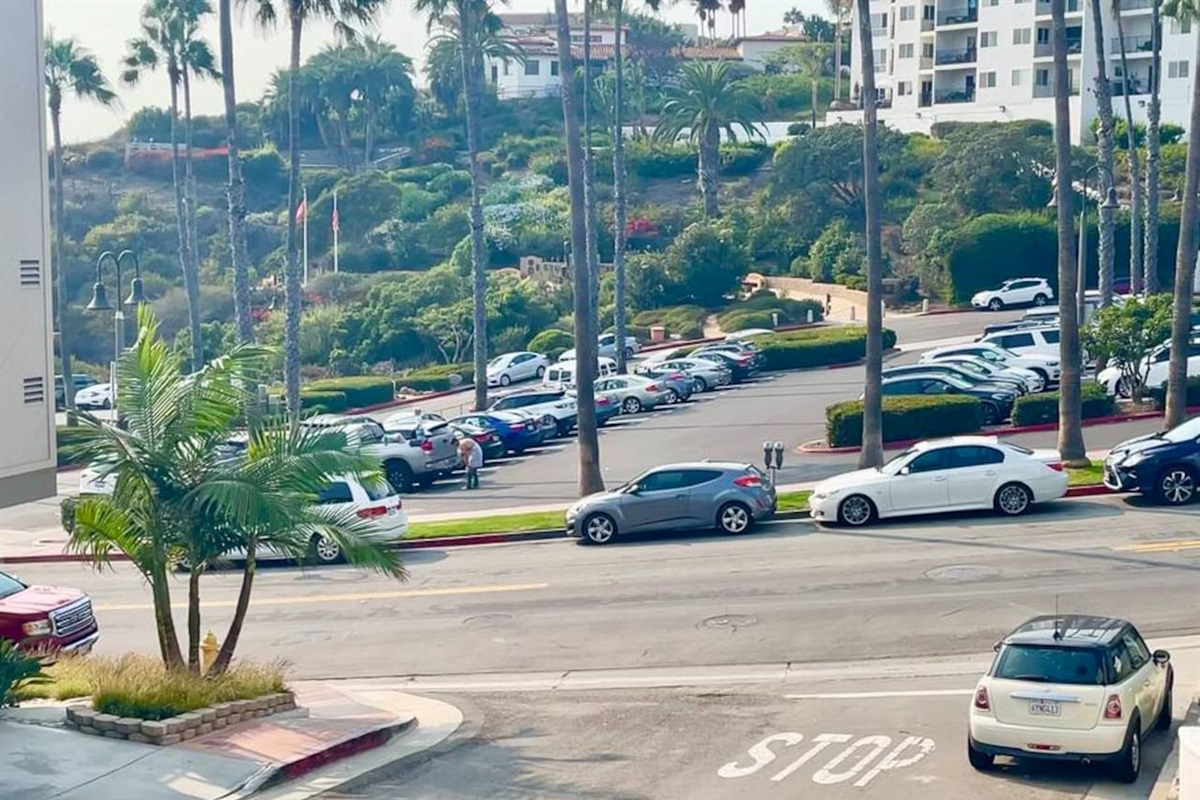 Balcony view north.  Great people watching and definitely feel like you're at the beach.