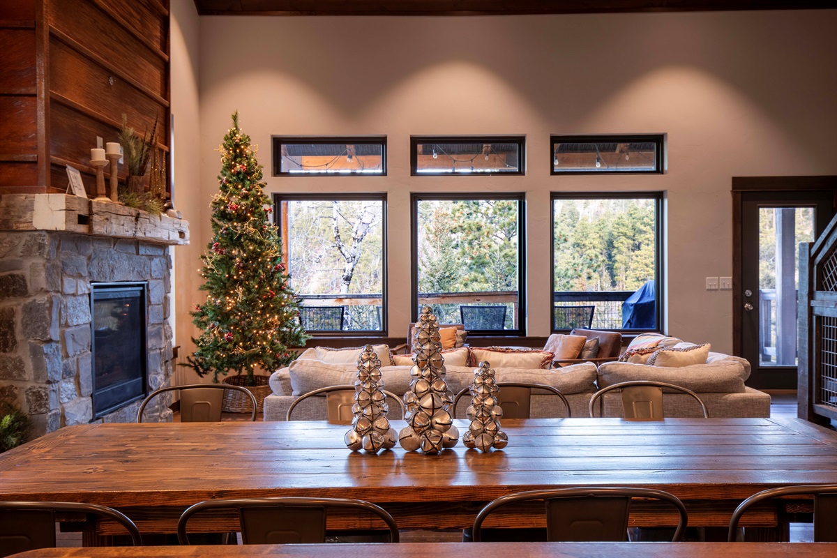 Gather around the big dining table with mountain views, a glowing fireplace, and festive holiday décor. A cozy space to share meals, unwrap gifts, and celebrate the season together at Lost Camp Lodge.