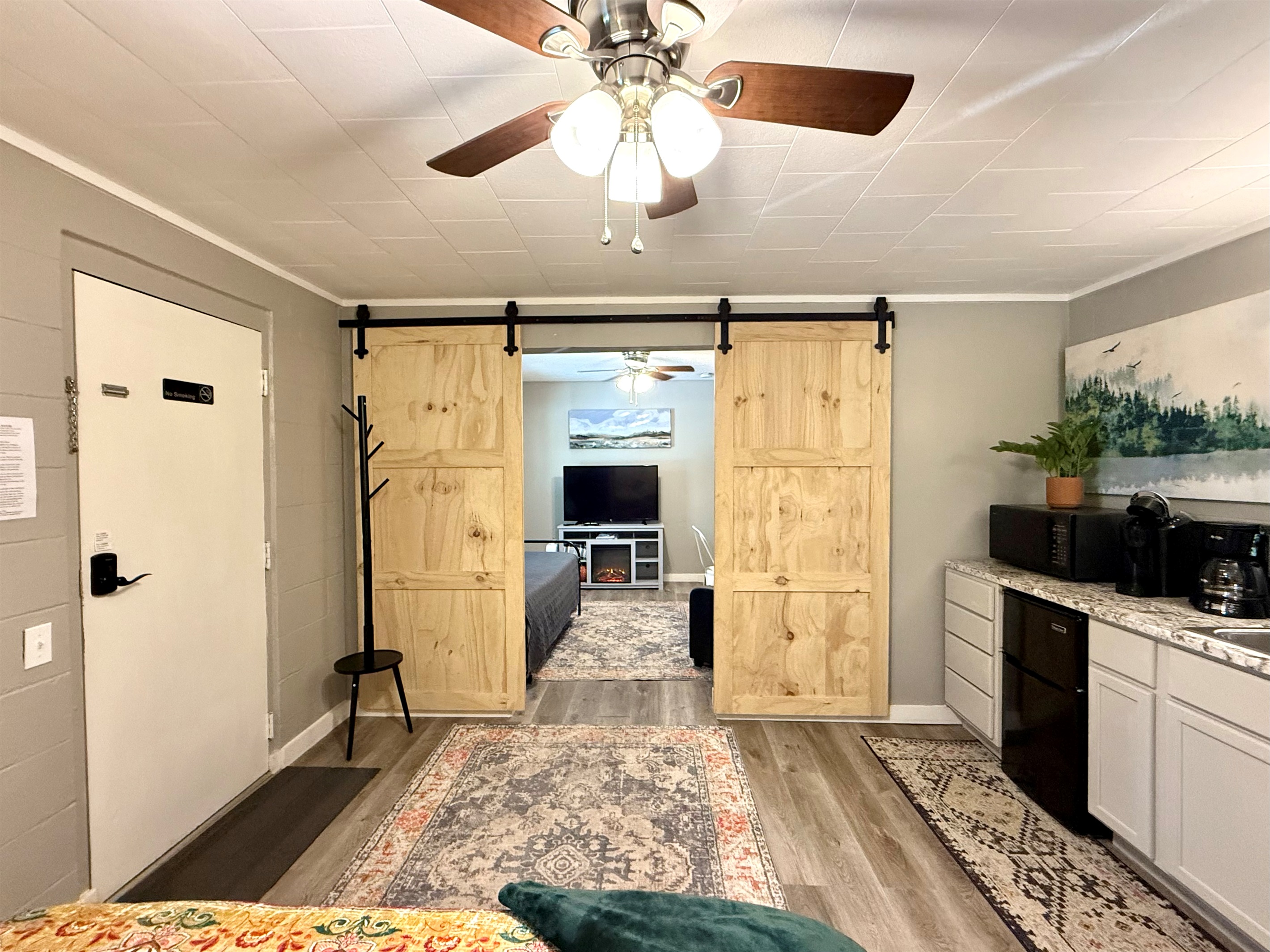Privacy doors to the daybed trundle room.