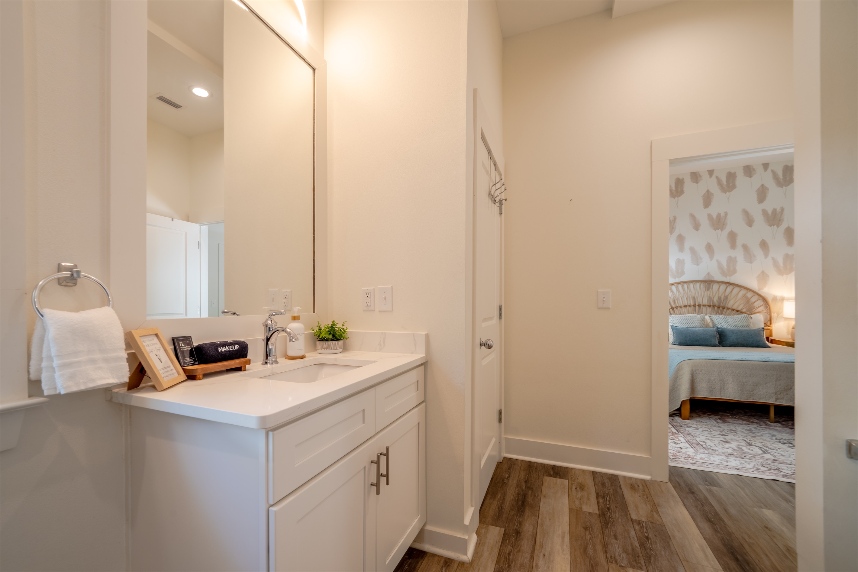 Jack and Jill full bathroom on main floor