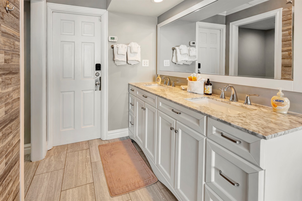 Bathroom with Amazing Views!