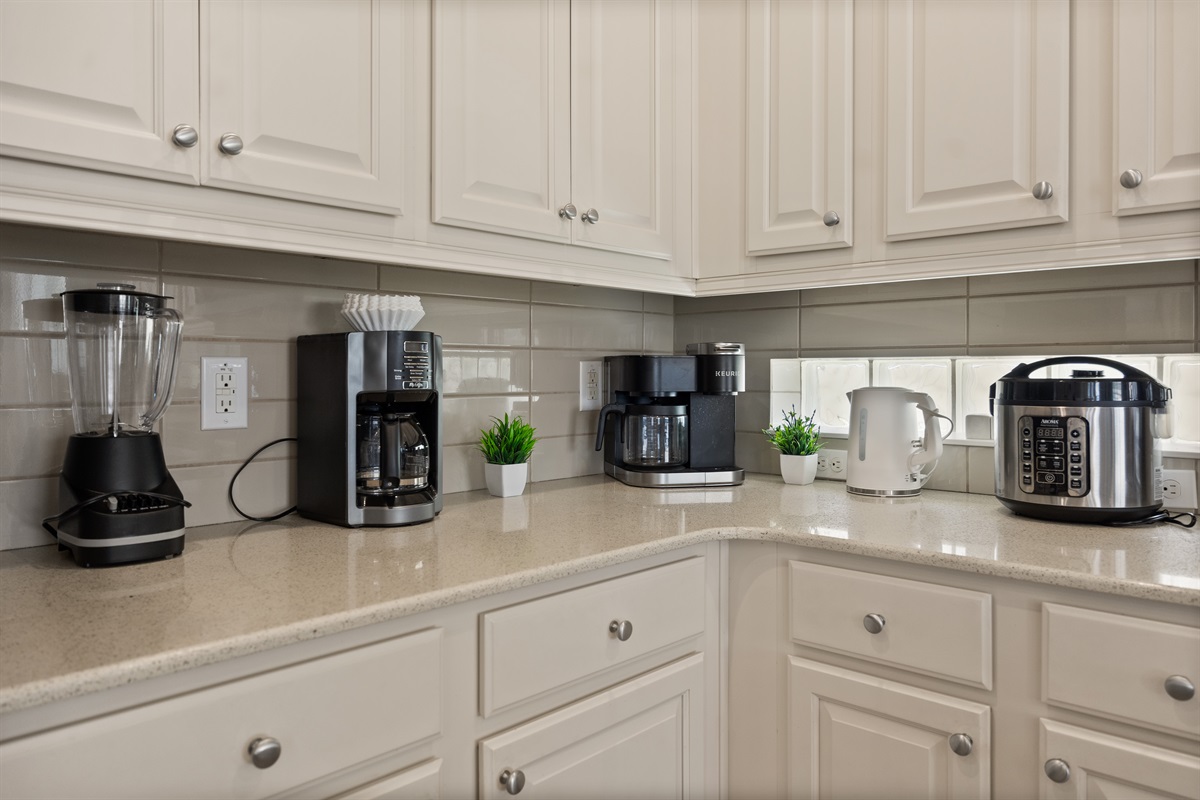 At the kitchen you will find a regular coffee maker, and a Keurig. Also a rice cooker, steamer and slow cooker pot.