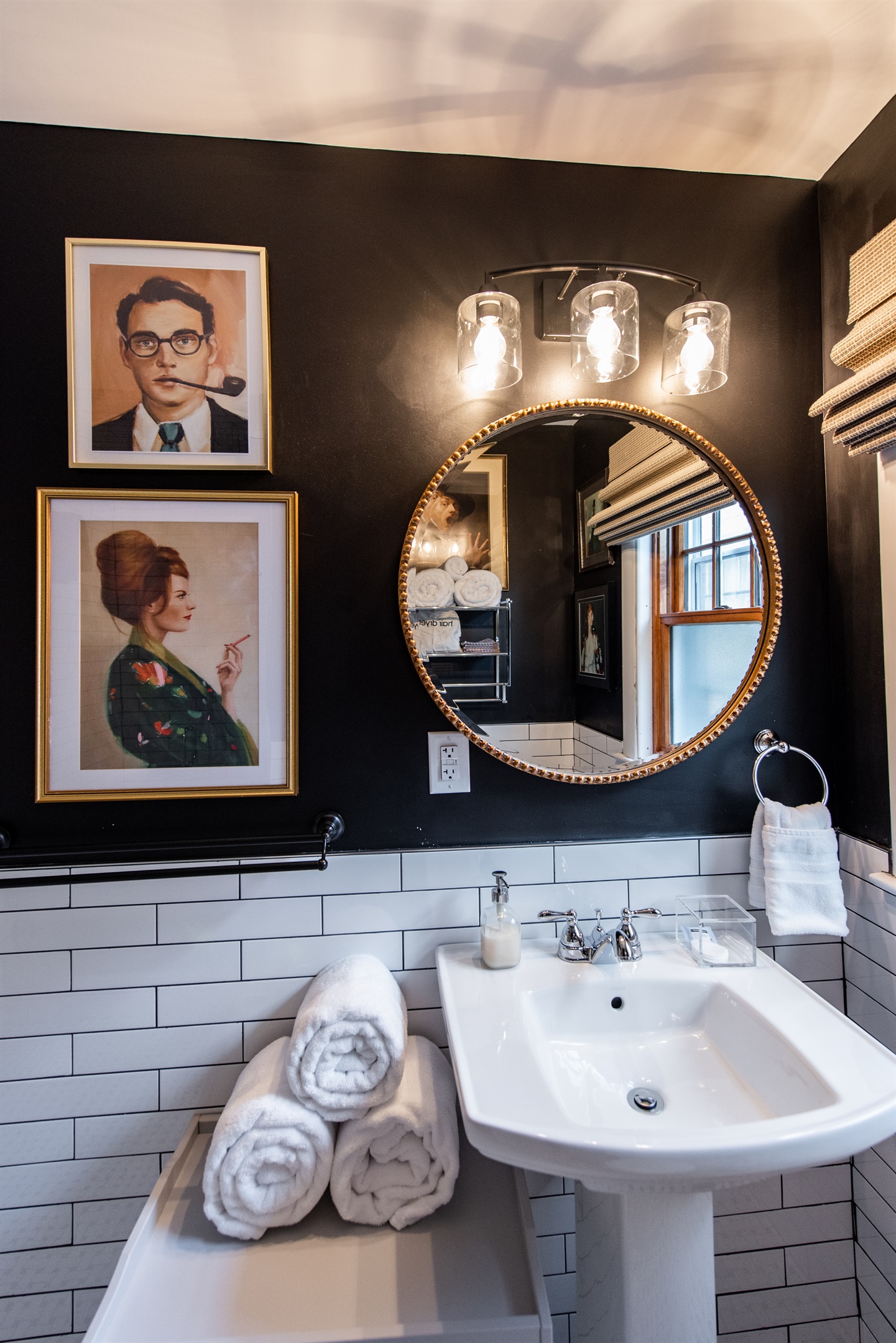 Bathroom #1 *First Floor, Hallway *Fully Renovated *All Towels, toilet paper, shampoo/conditioner & body wash provided.