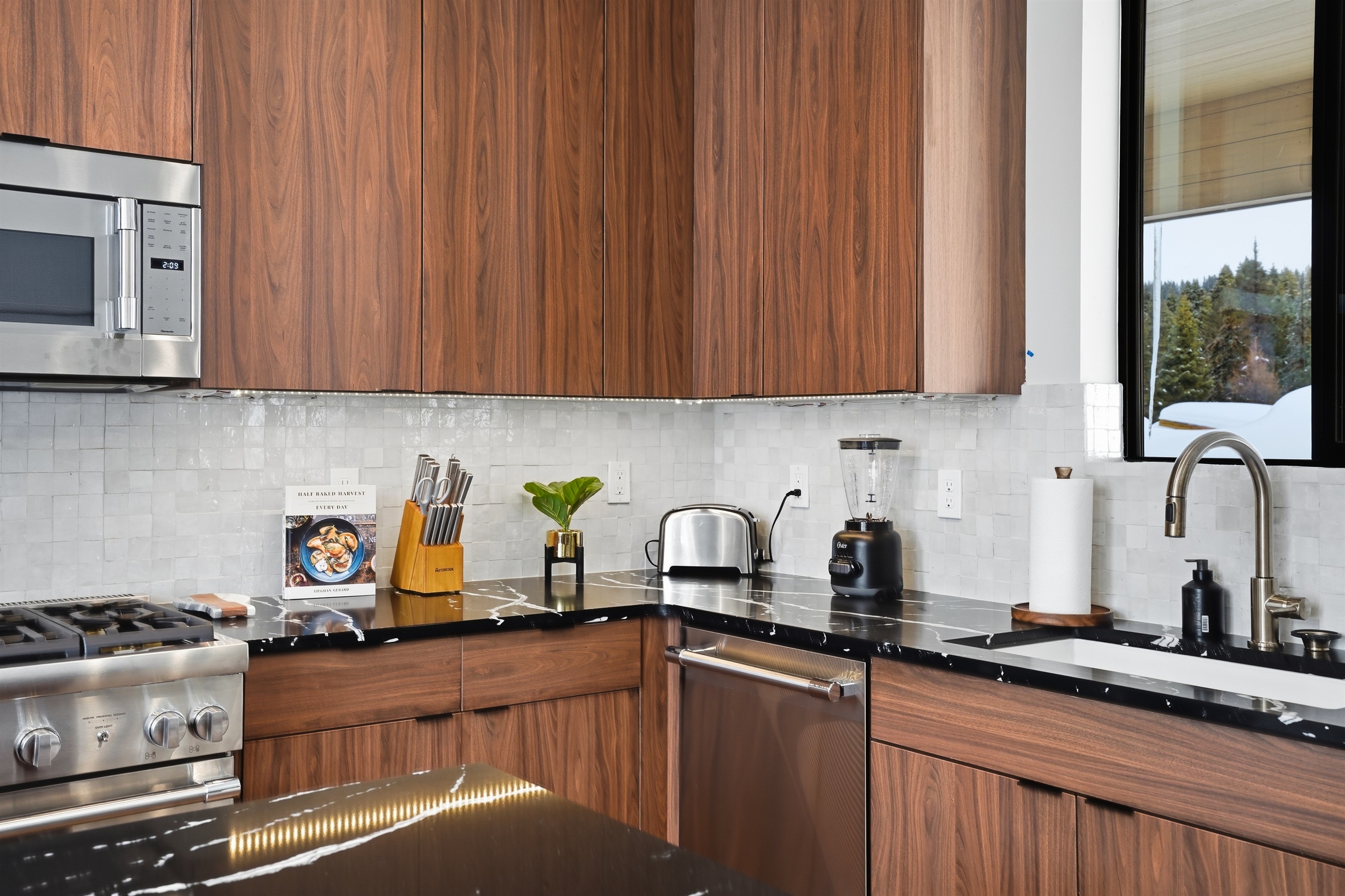 Beautifully Appointed Kitchen With High End Finishing Touches