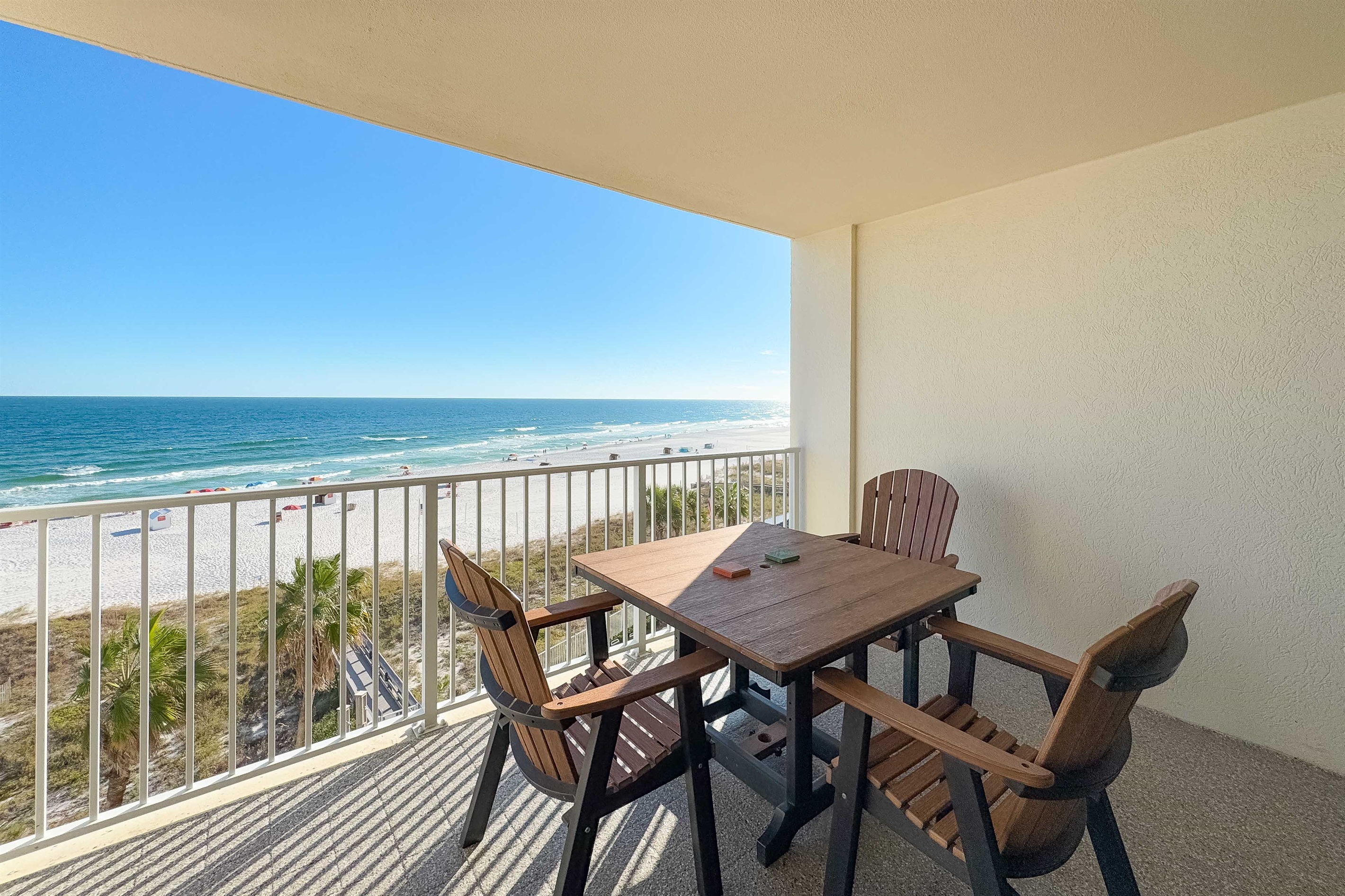 Enjoy your morning coffee or evening cocktails with the mesmerizing ocean as your backdrop.  This balcony is the perfect place to unwind.