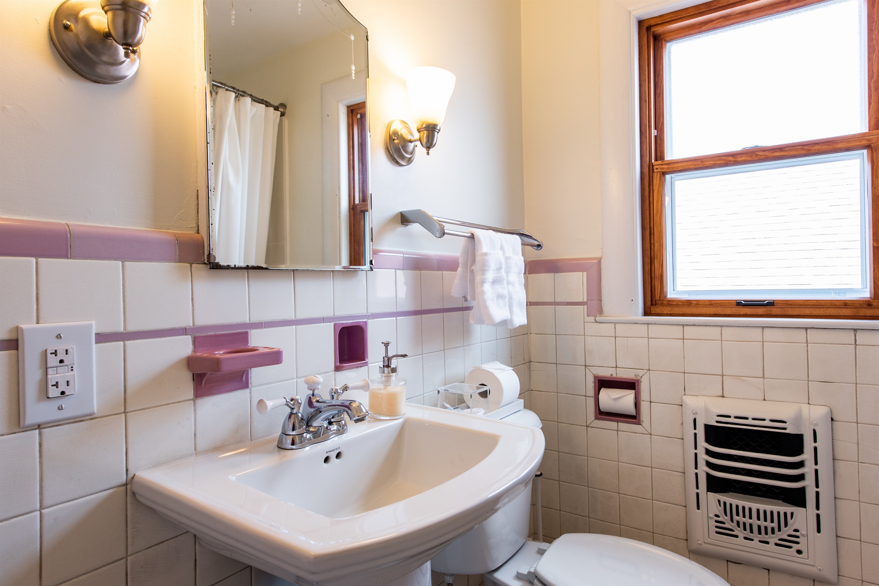 Bathroom #4 *Tub/shower Combo *Hallway Access