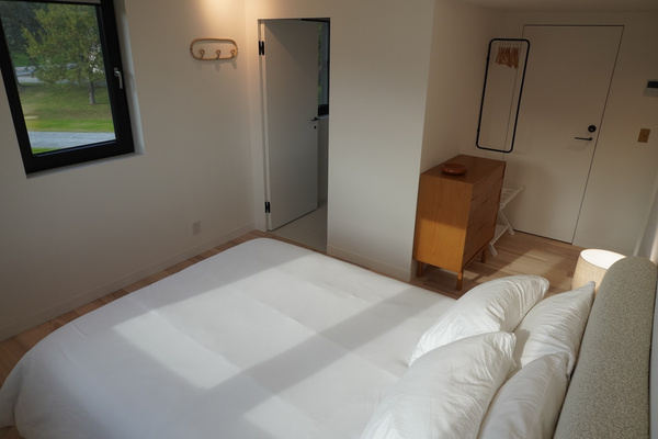 All of our second floor bedrooms are equipped with queen size mattresses and percale linens.