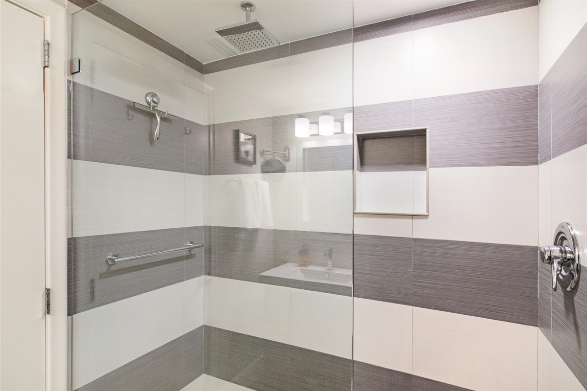 Modern lux stand-up shower