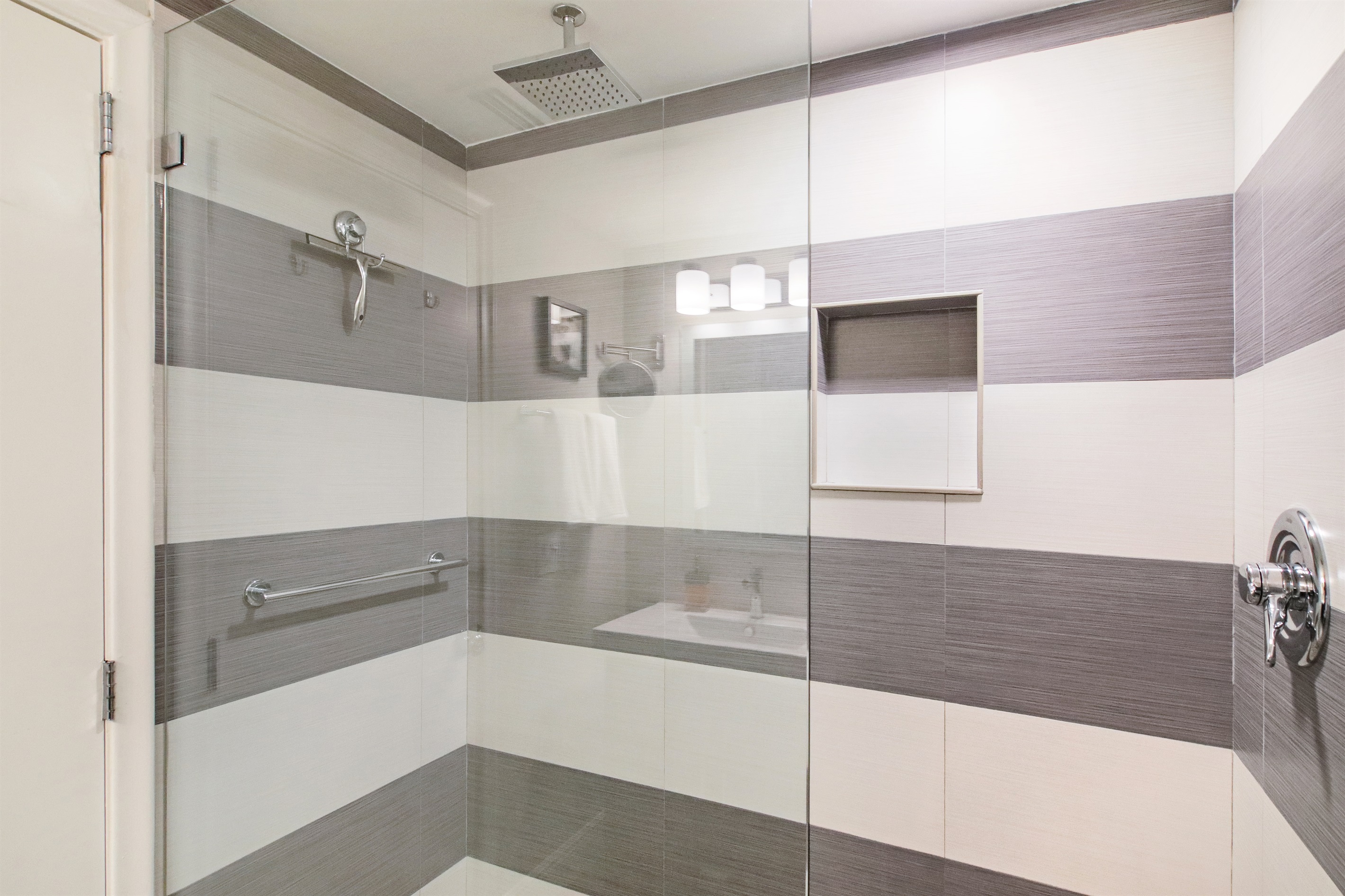 Modern lux stand-up shower