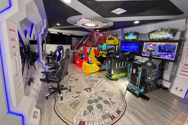 Welcome To Castle Getaways-Windsor!  Incredible Arcade Game Room (FREE To Play!)