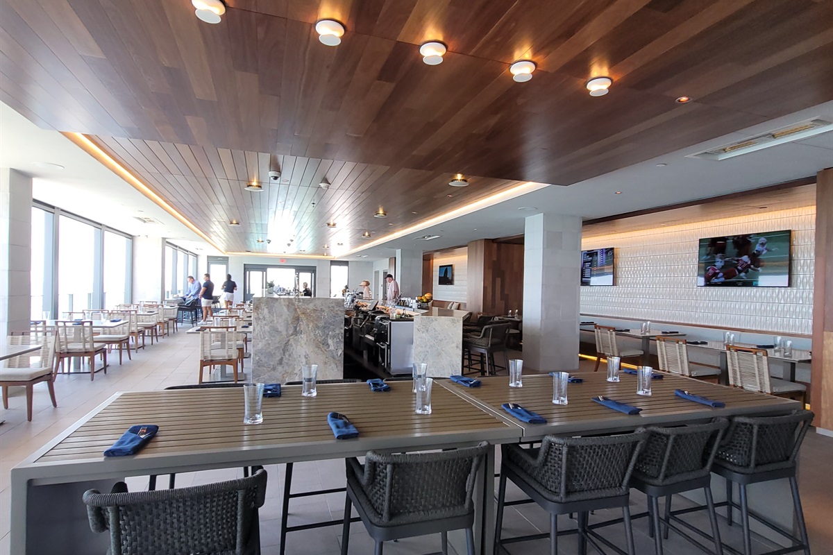 11th Floor restaurant/bar