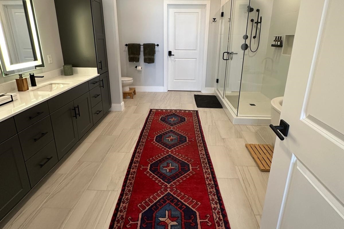 Main  Bedroom Bath