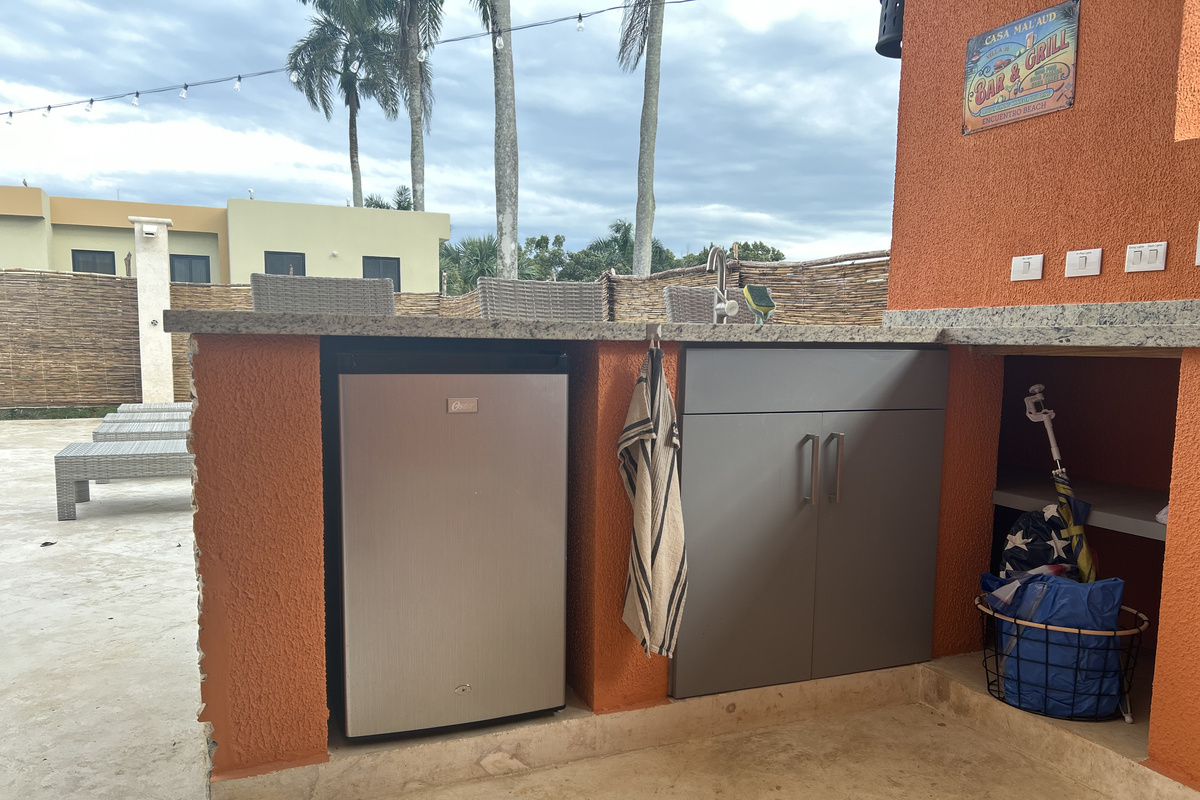 Outdoor kitchen