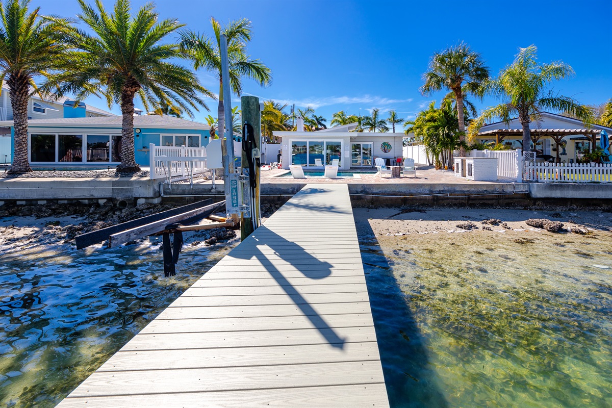 Waterfront Oasis with Loungers, Fishing, and Optionally heated pool!