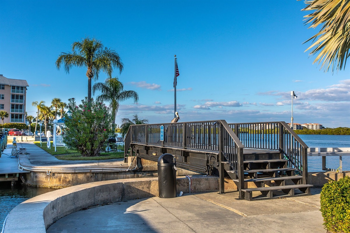 Dockside lounging area – morning coffee meets sea breeze.