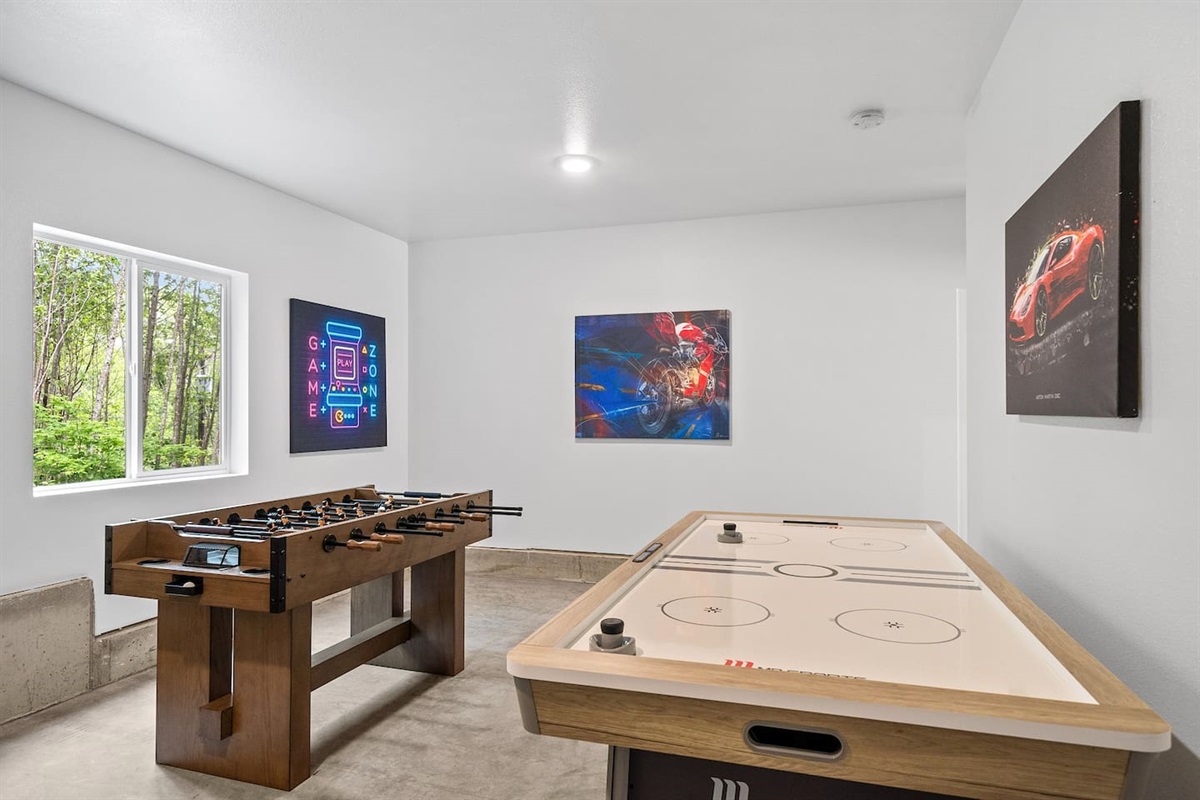 Game room fun for all ages 🎉
Challenge each other to foosball or air hockey, settle friendly competitions, and enjoy a little extra playtime right at home.
