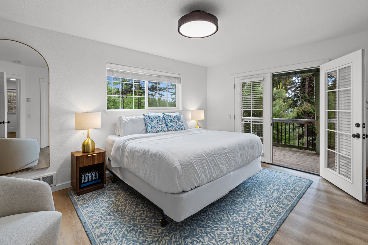 Hawks Nest Primary Bedroom with King Bed and en-suite bathroom with tub shower combo