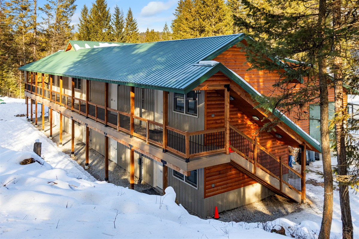 Bunk house with 8 rooms and Grand hall/prep kitchen