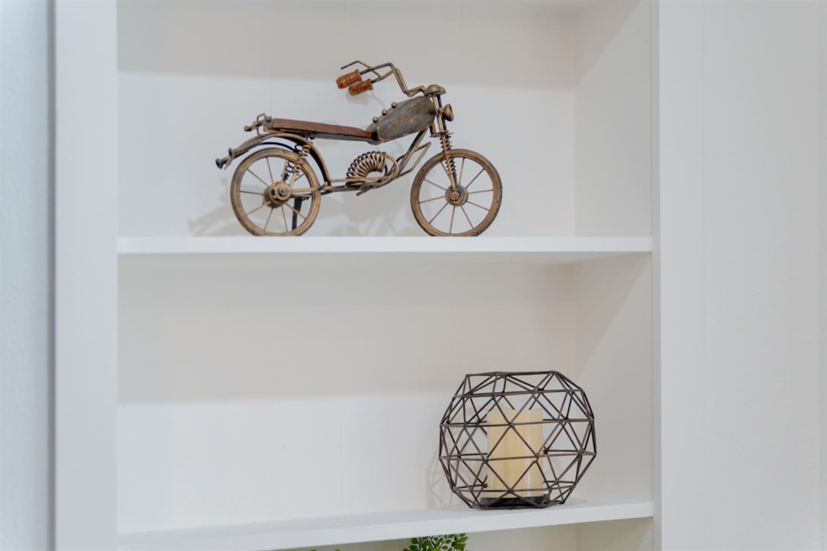 Rustic themed decor adds a warm, welcoming touch.