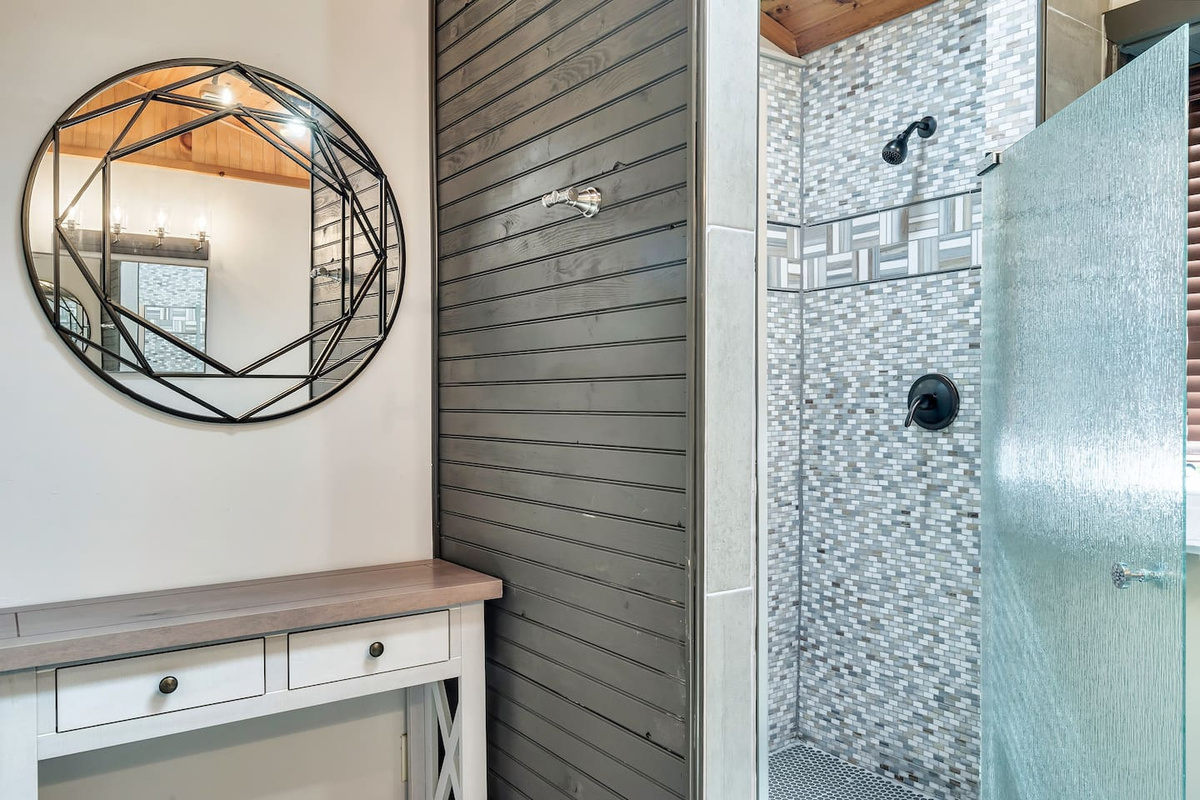 2nd upstairs bathroom