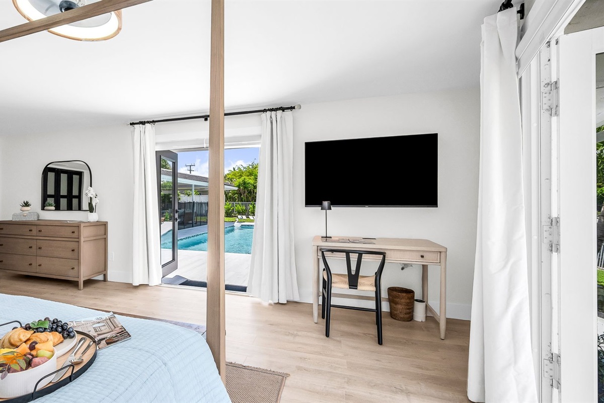 The primary king suite feels like your own private resort—featuring panoramic views of the pool and lake, seamless indoor-outdoor flow, and a newly renovated spa-inspired ensuite. Thoughtfully styled with designer finishes.