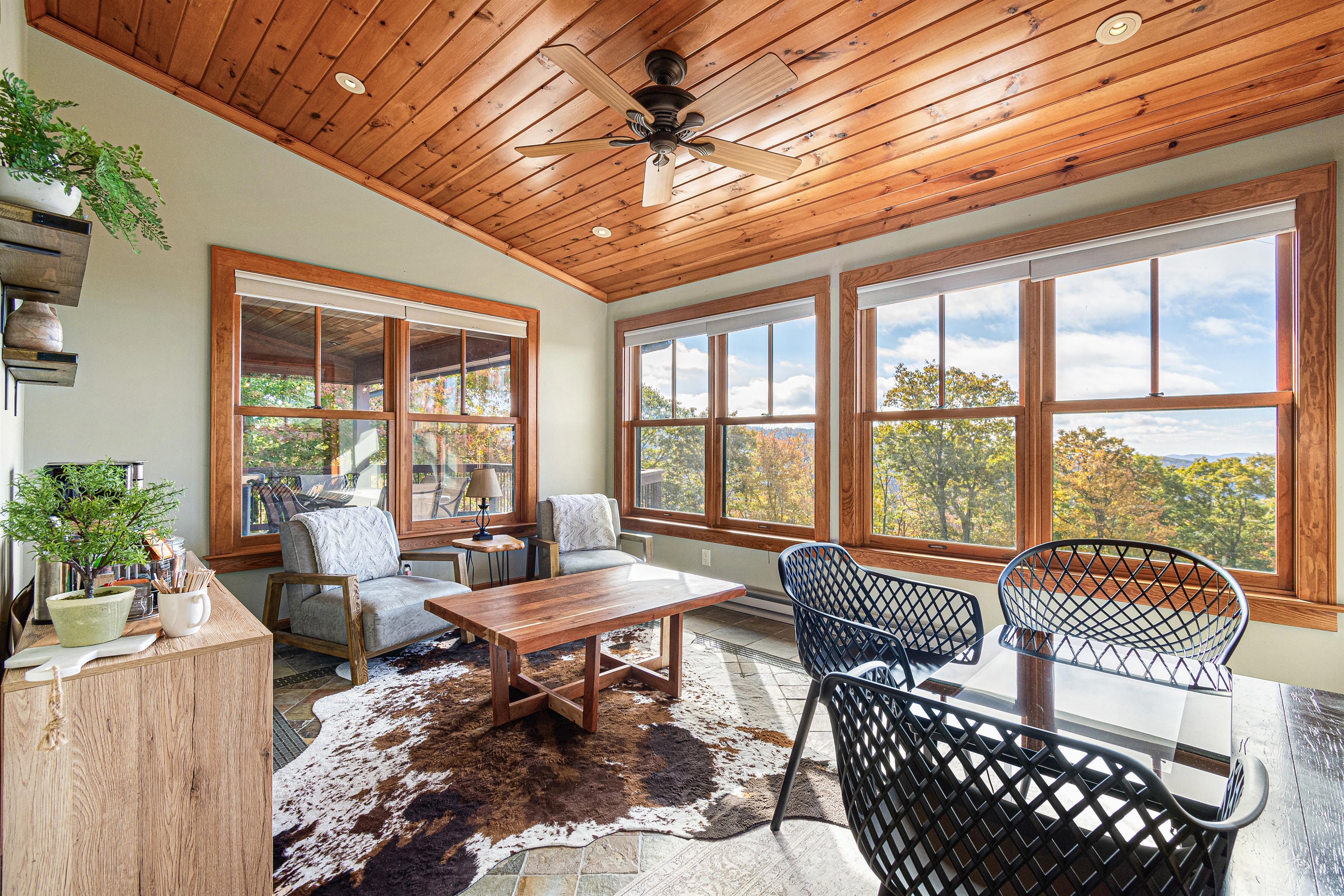 Sun room off the dining area. Perfect spot to enjoy the view in the morning.