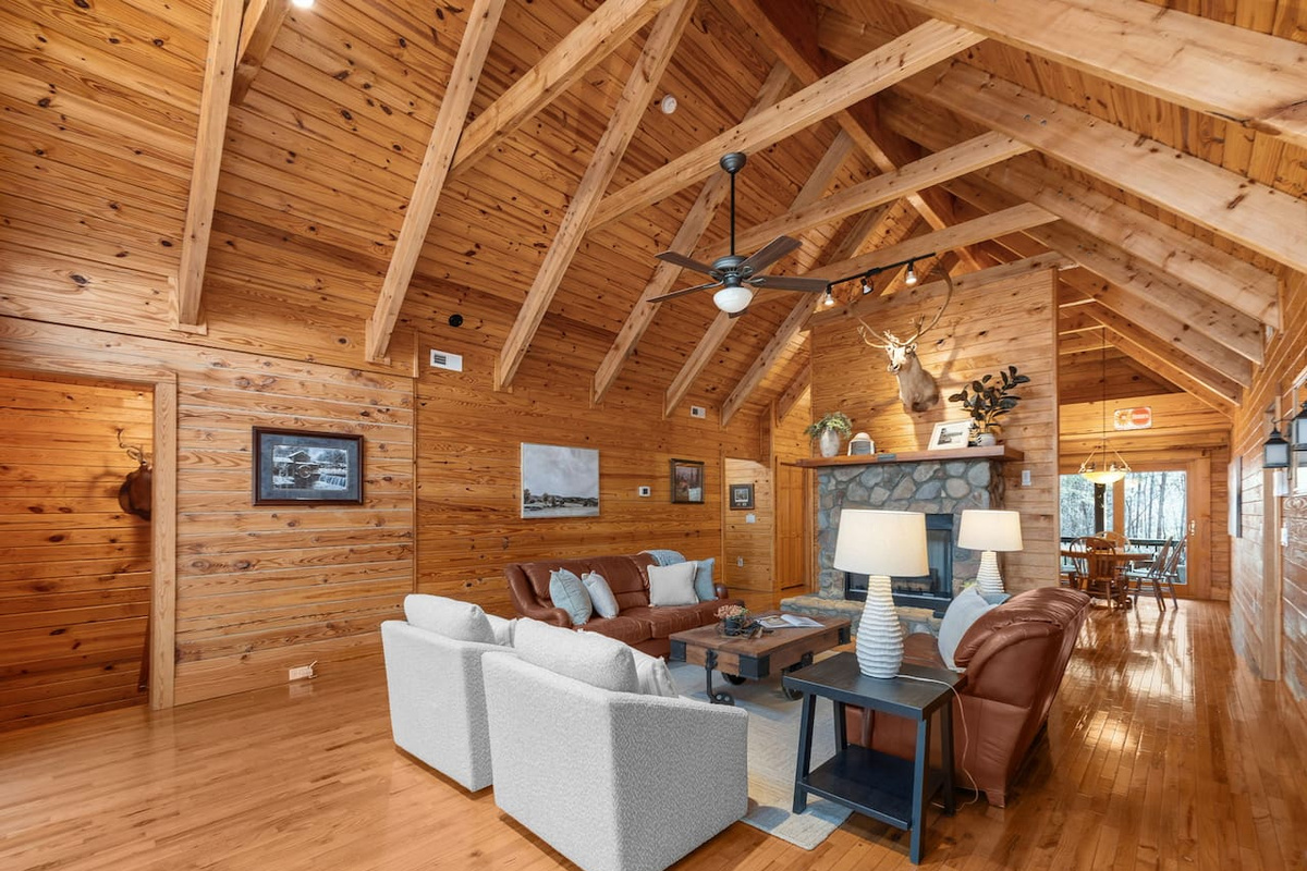 Entering the Caribou Lodge - spacious
