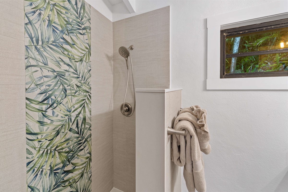 Modern, updated shower with detacheable head.