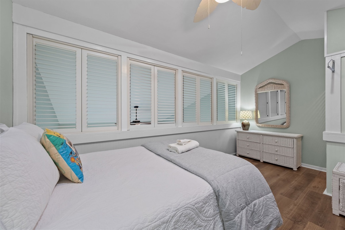 Bright, airy space with vaulted ceilings and coastal-inspired d&eacute;cor