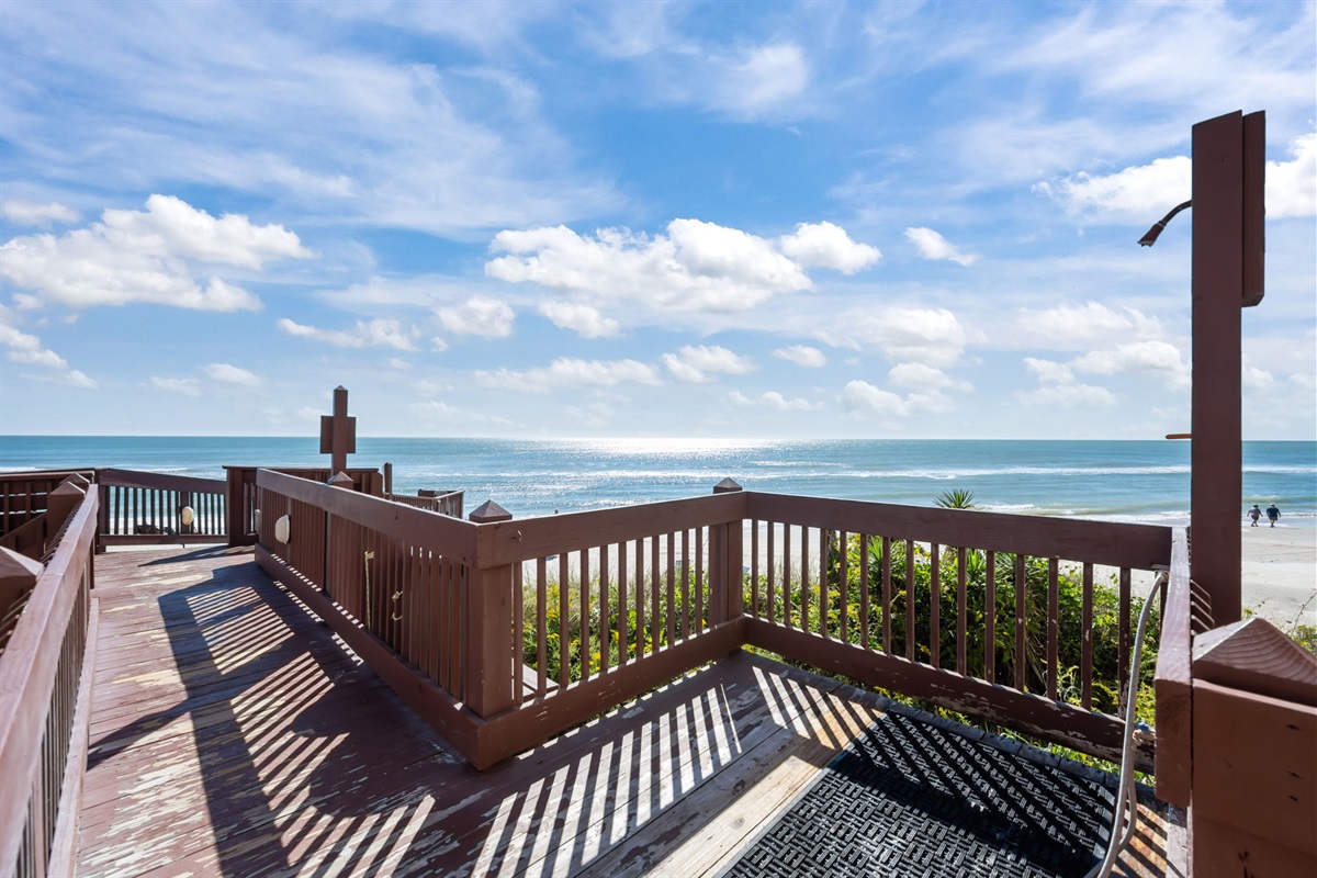 Direct beach access via Topsail Dunes access points