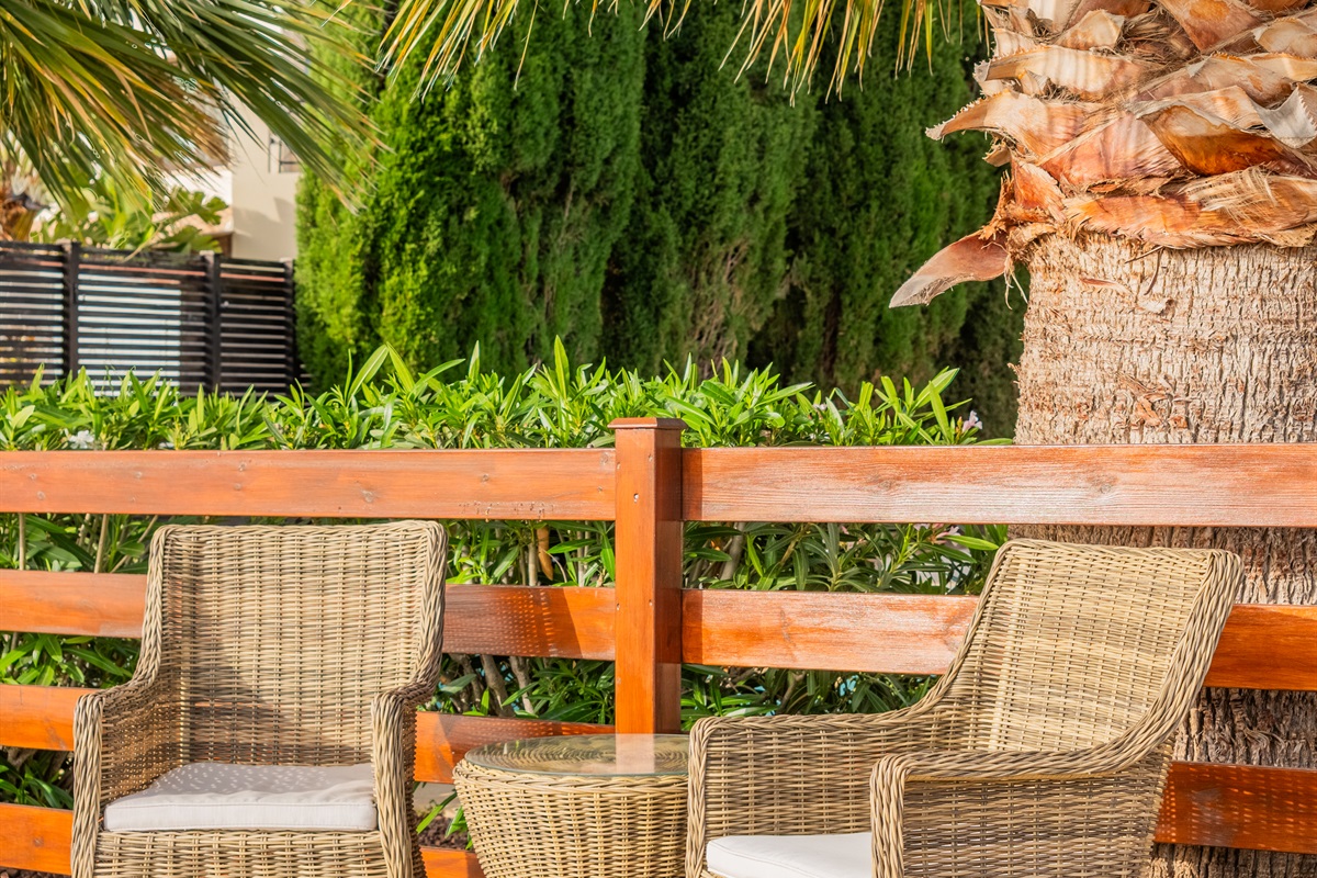 Just outside the garden, you have another cozy seating group for enjoying the sunset – or a good book!