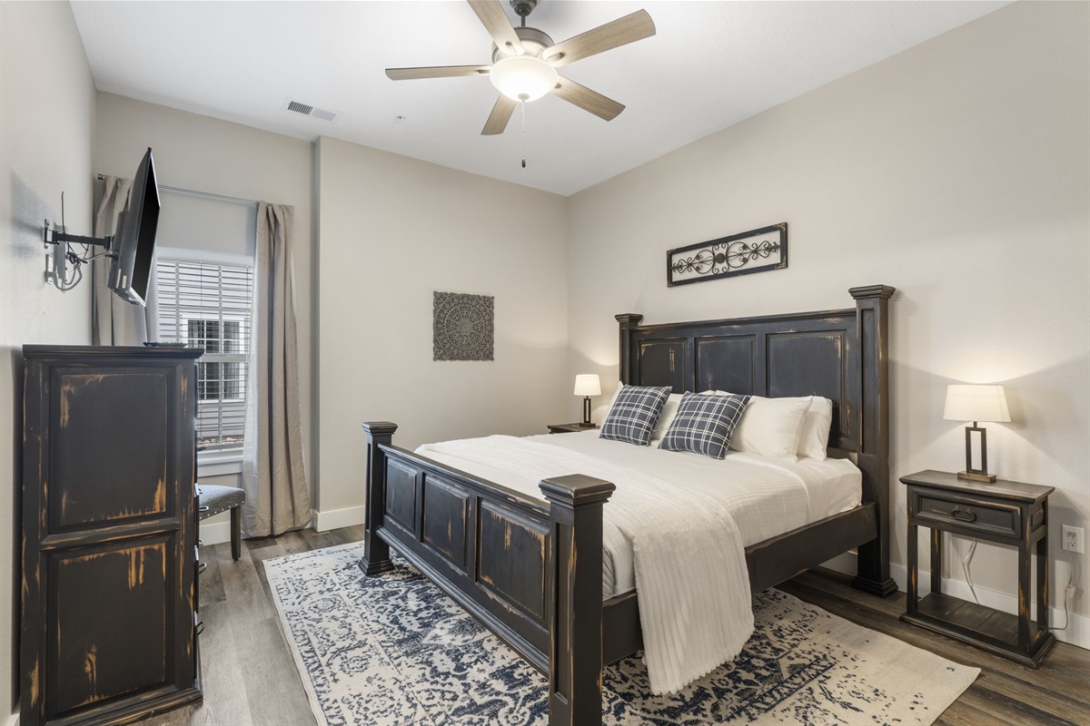 Lower level king bedroom #3 w/ enuite bath