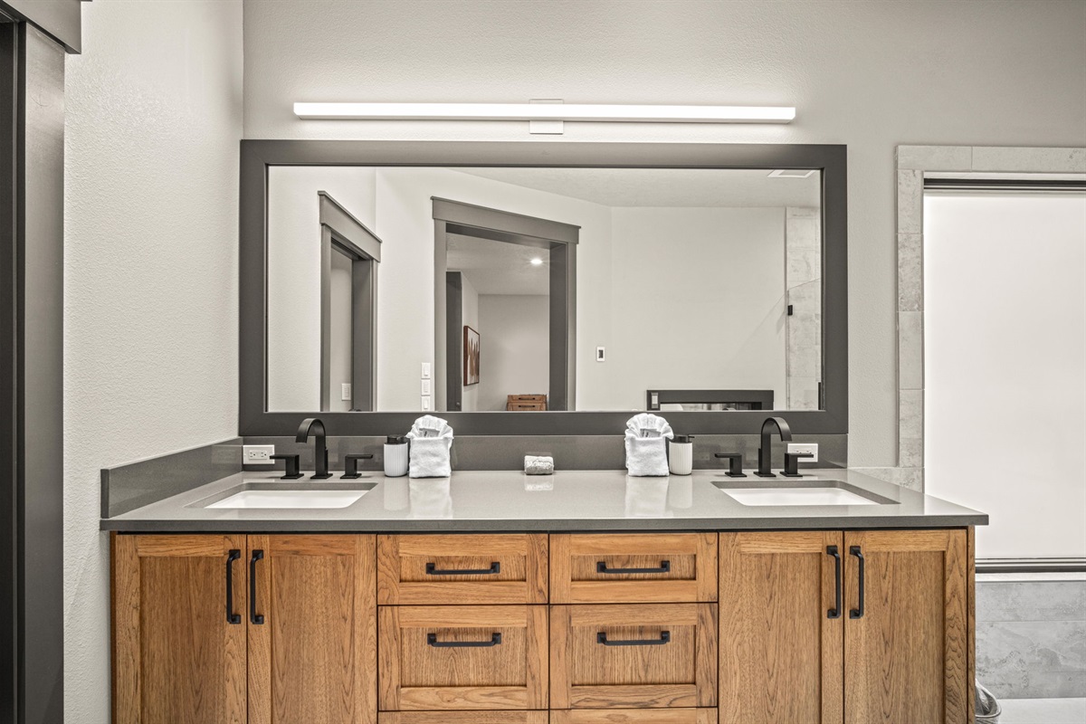 Ground Floor: Primary Suite bathroom