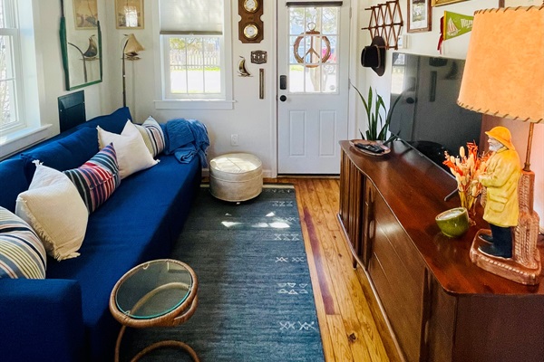 Living room, front door. 