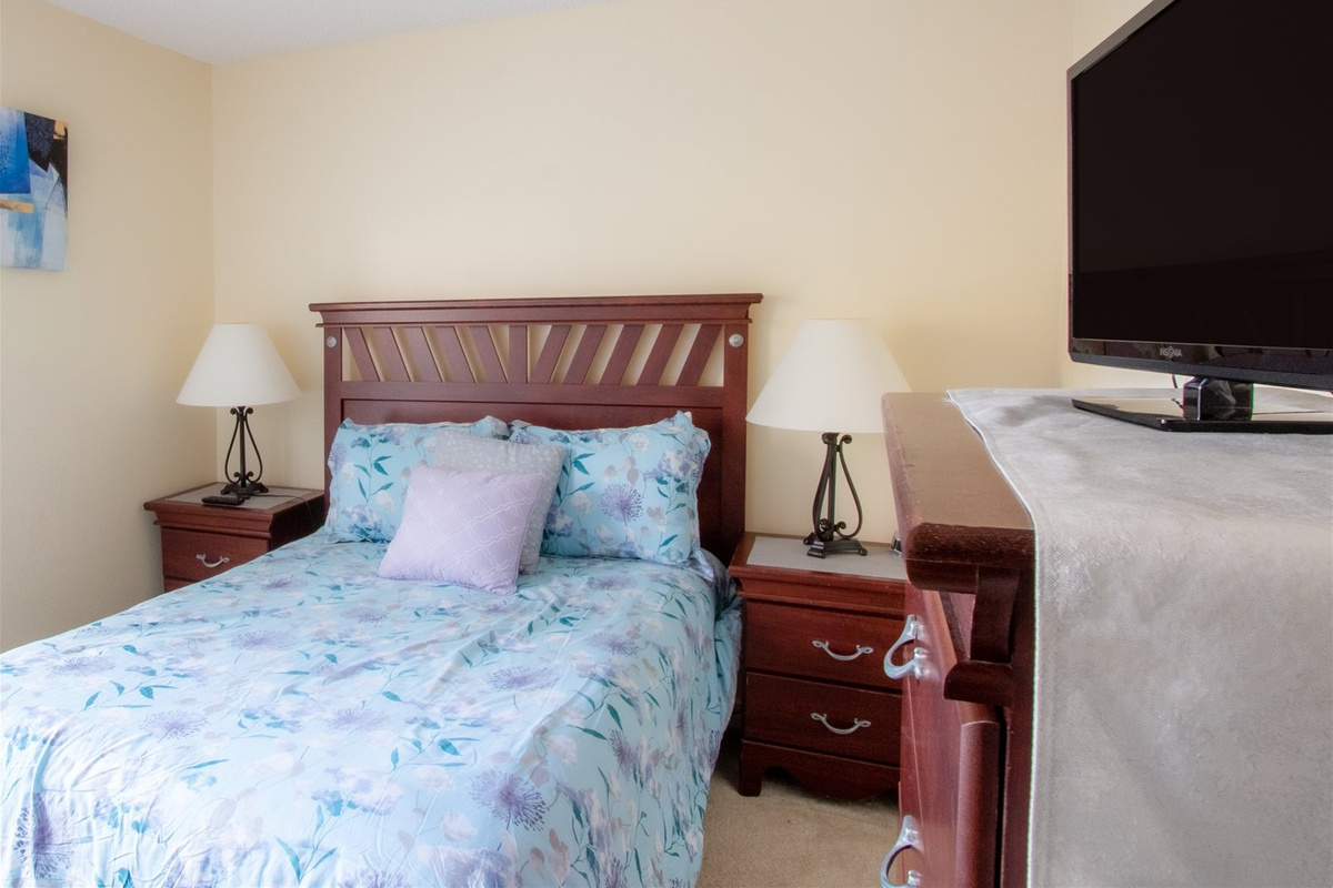 Queen Bed with ensuite Bath, TV in every bedroom!