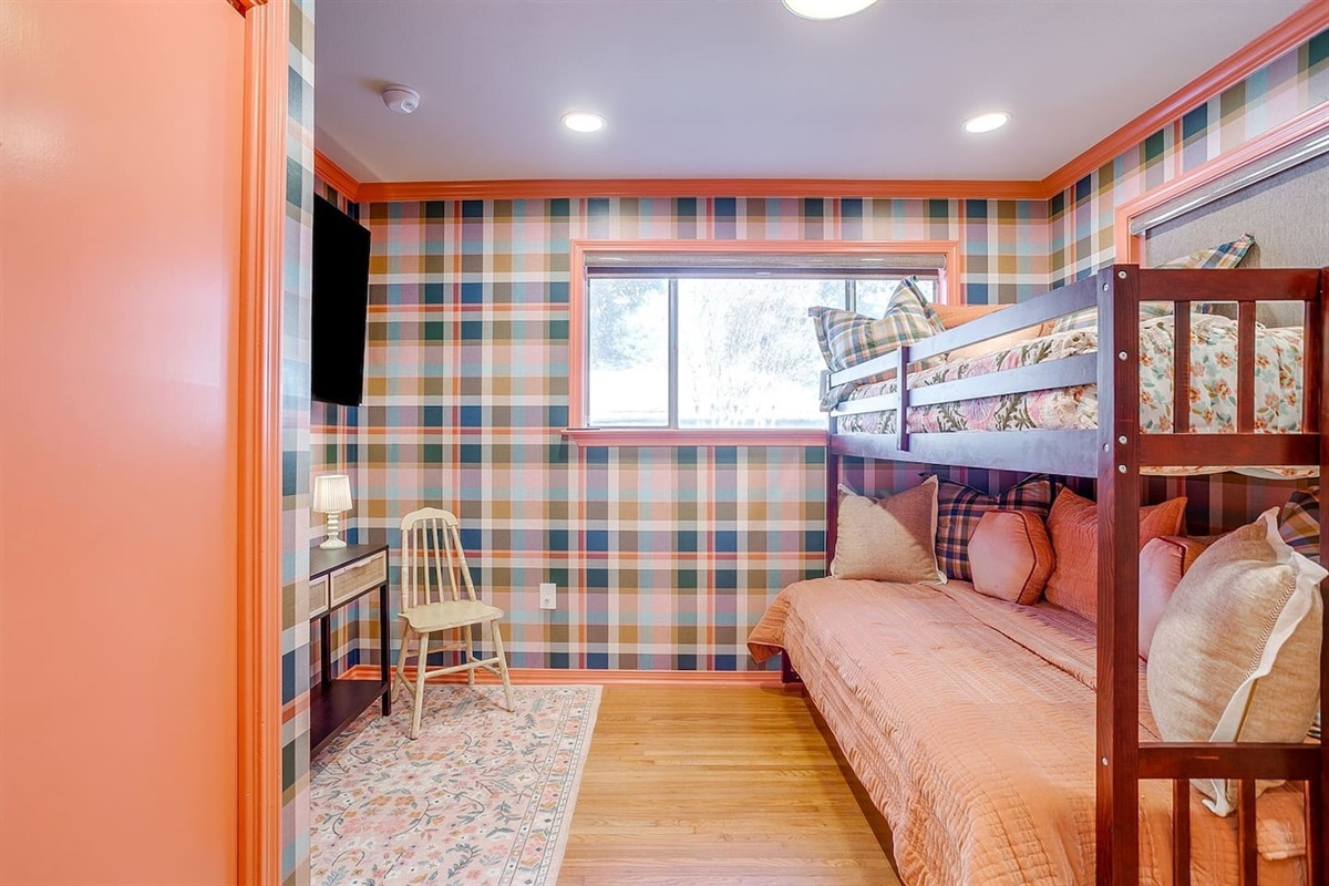 Flexible bedroom layout for larger groups