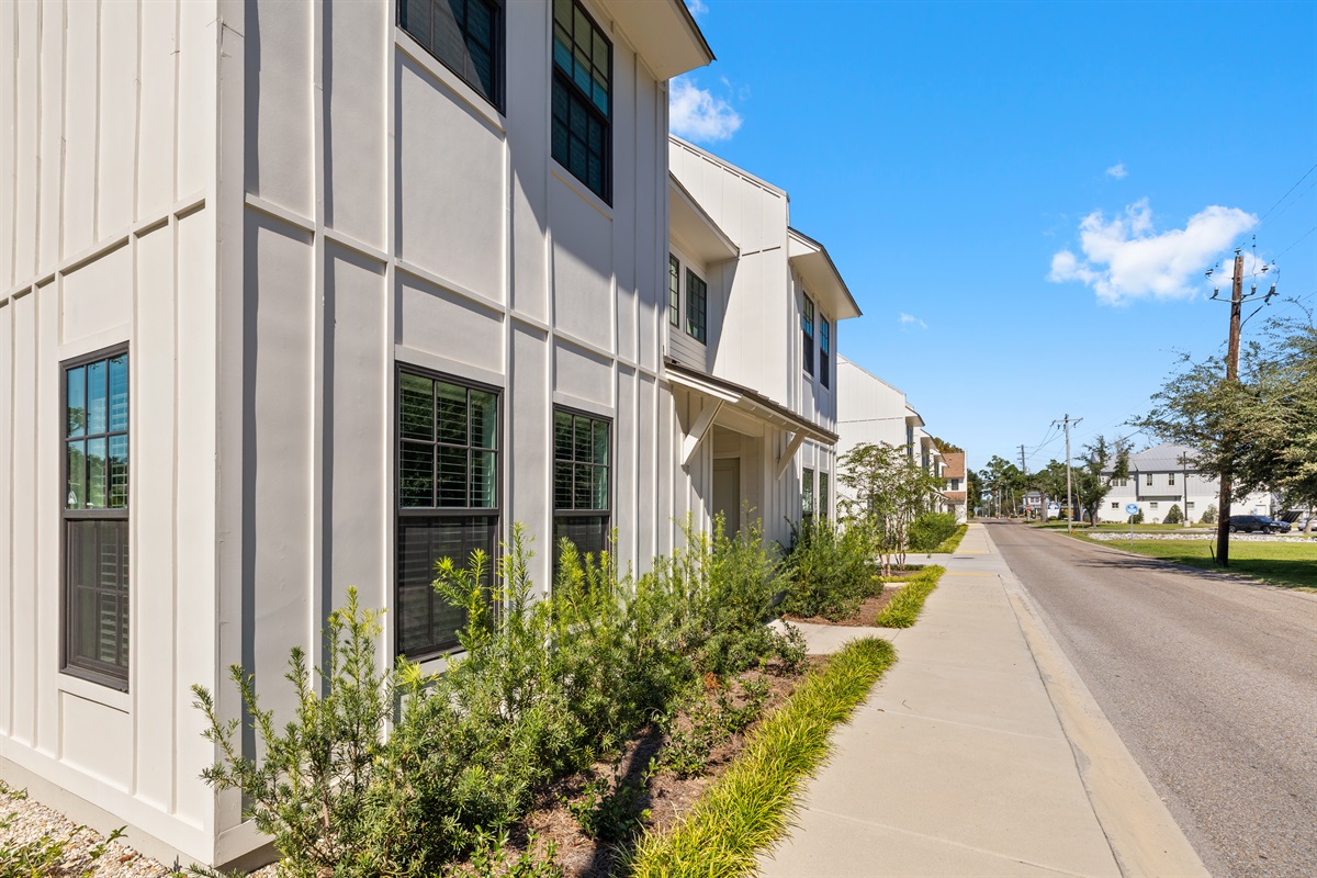 Welcome to Indigo Landing—a modern, pet-friendly 3BR on the Mississippi Gulf Coast in Pass Christian, just a 3-minute walk to the beach. Enjoy a shared pool, fast Wi-Fi, and a stocked coffee bar in a serene, family-friendly setting.