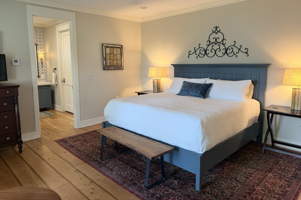 Downstair King Master with Ensuite Bath