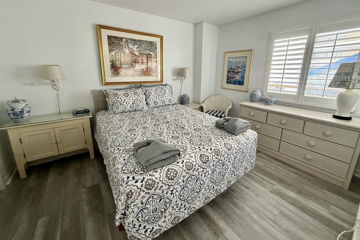 Queen Guest Bedroom