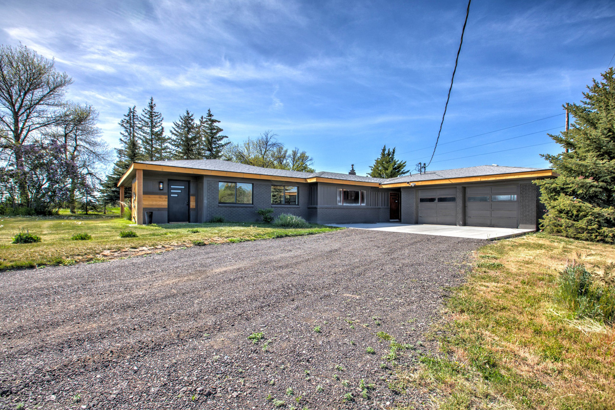 Trout Lodge on Rock Creek — 1.5 pet-friendly acres near Twin Falls