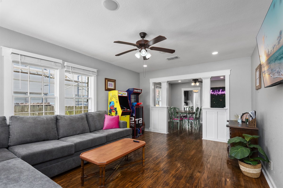 0b5958a00ca44289aefb2d24c801e4ac Large | Beachhouse | Texas | TX | Vacation Homes | Galveston | Crystal Beach | Kokomo | Breezy Days | Beachfront Elegance | Sunrise Serenity | Southern Sands Property Management, LLC