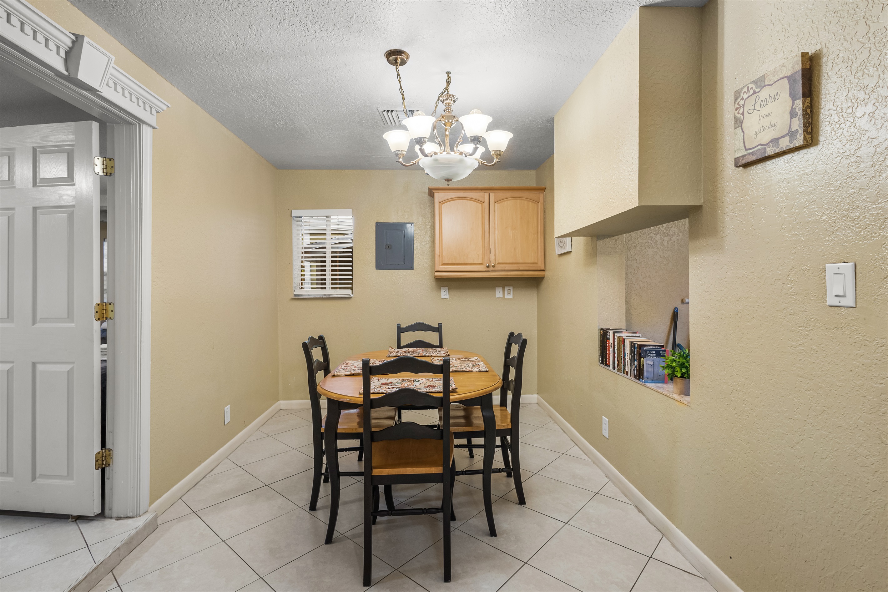 Cozy - 2 Jacuzzis - Quiet Street - Palm Wave Says 4