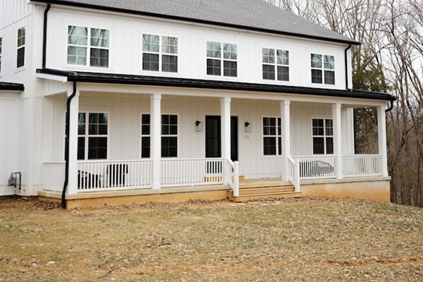 The home sits on 22 acres of land, nestled right alongside Floyd's Fork Creek. Enjoy a spacious open backyard, gorgeous wooded trails, open fields, and creek access.