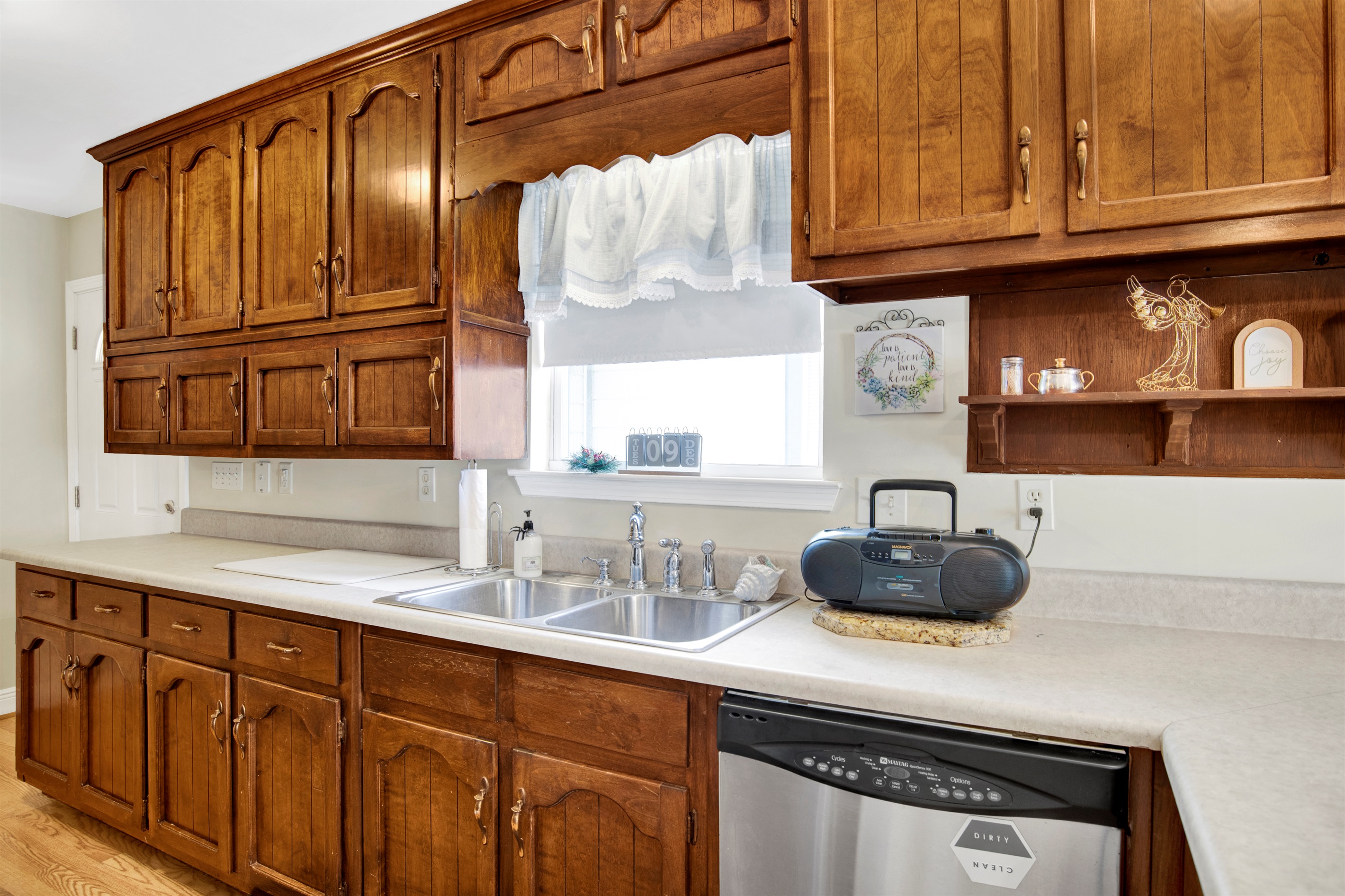 Great kitchen for quick snacks or a family dinner