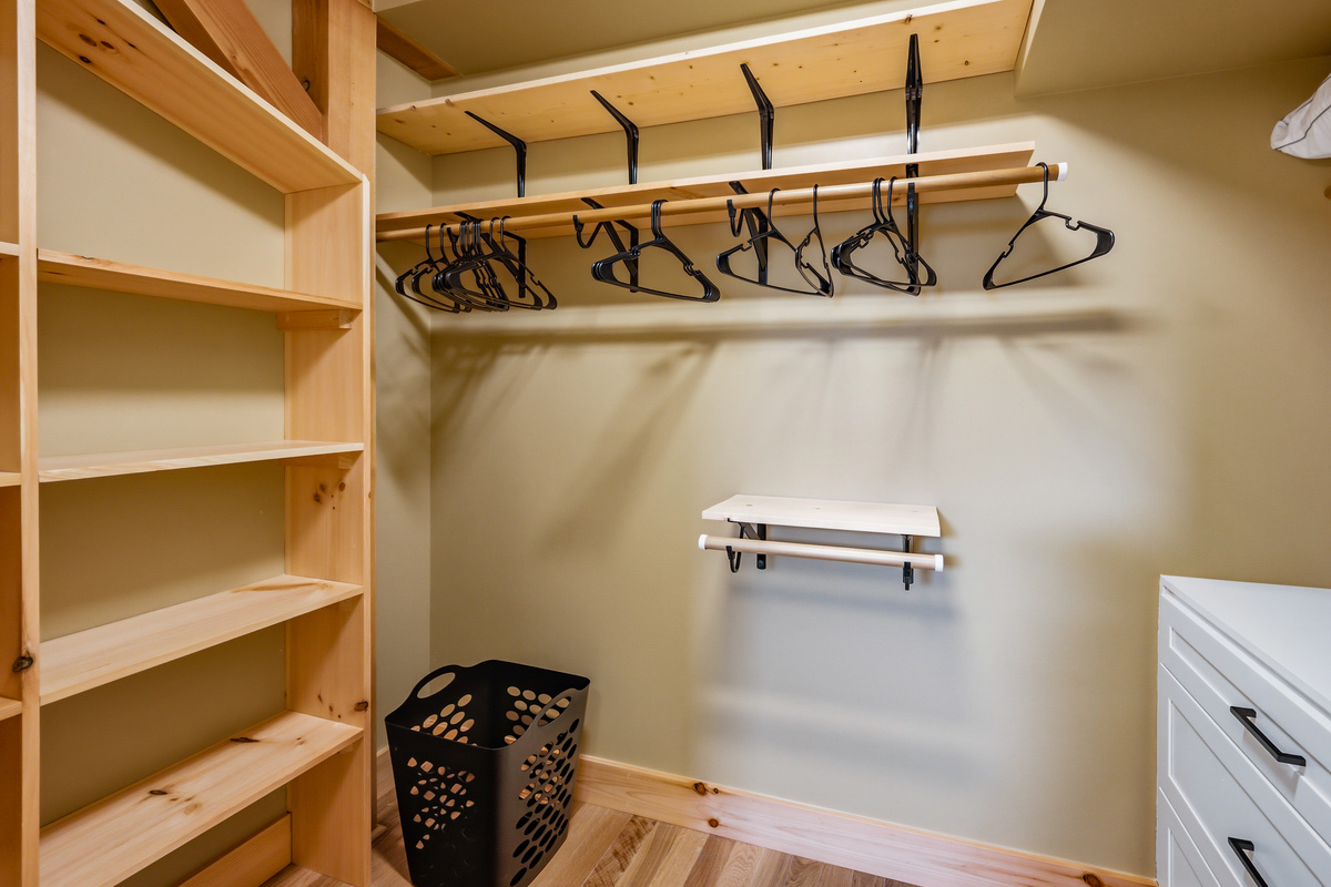 Full walk in Closet