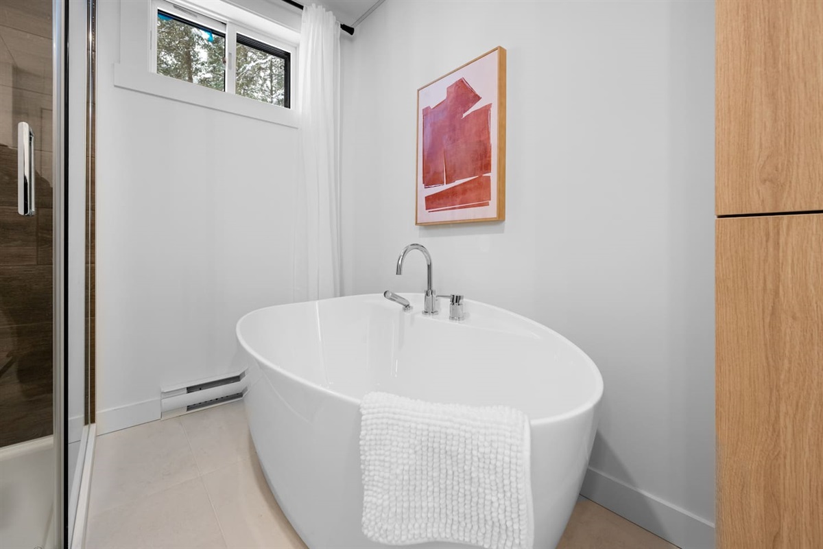  Relax in the Spa-Inspired Bathroom